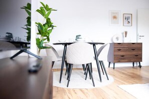 Appartement, 2 grands lits | Restauration