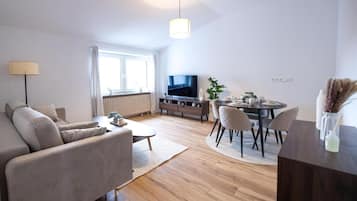 Apartment, 2 Queen Beds | Living area