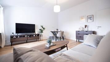 Apartment, 2 Queen Beds | Living area
