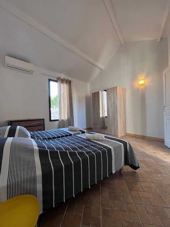 3 Schlafzimmer, Reisekinderbett, kostenloses WLAN, Bettwäsche