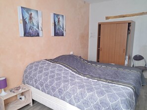 6 bedrooms, iron/ironing board, WiFi - GITE "les p'tites cagouilles" (Saint-Germain-du-Seudre)