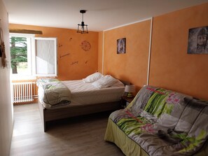 6 chambres, fer et planche à repasser, Wi-Fi