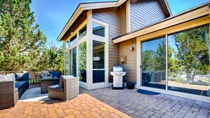 A patio with outdoor furniture, a grill, and a large sliding glass door. - Beautiful Eagle Crest Condo, HOT TUB, 2 Bed/2 Bath (Redmond)