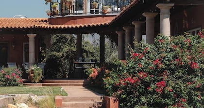 Viña Calabria Paloma Upscale King Chalet with Baranda