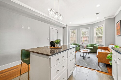 3BR2BA Retreat - 2min to Savin Hill Station