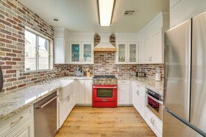 Refrigerador, microondas, parrilla de estufa y lavavajillas 