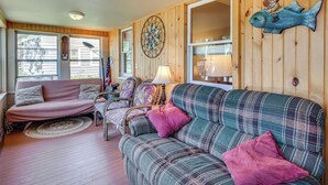 Unclassified image, 3 of 33, button - 4-Season Anglers Cabin At Shawano Lake w/ Views! (Shawano)