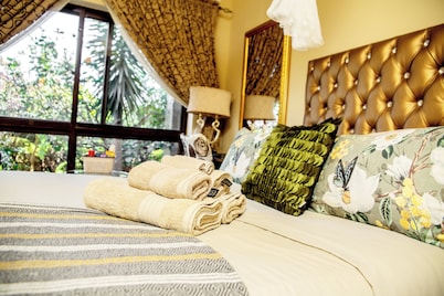 Serene home with enough bedrooms and bathrooms for a family travelling together.