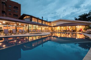 Outdoor pool, open 7:30 AM to 8:00 PM, pool loungers - LS Villas Hotel & SPA (Aguas de Sao Pedro)