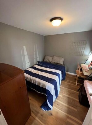 3 slaapkamers, een bureau, gratis wifi, beddengoed