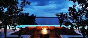 Luxury Villa Black Velvet with Pool