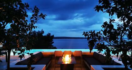 Luxury Villa Black Velvet with Pool