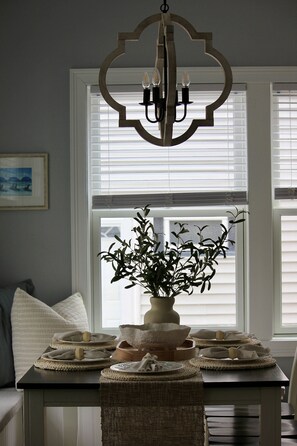 Dining - BRAND new beach house - steps away from the ocean and Lavallette amenities! (Lavallette)