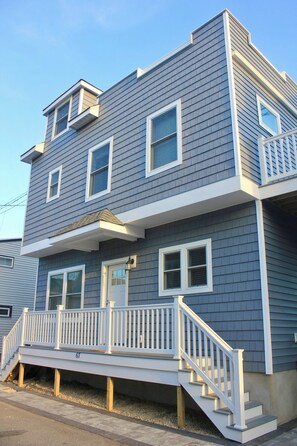 Exterior - BRAND new beach house - steps away from the ocean and Lavallette amenities! (Lavallette)