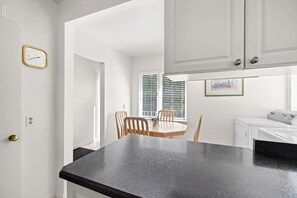 Dining - Seaside Country Cottage (Saanichton)