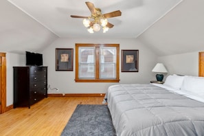 4 bedrooms, desk, iron/ironing board, travel crib