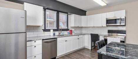 Frigorífic, microones, forn i placa de cuina