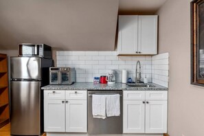 Frigorífic, microones, forn i placa de cuina 