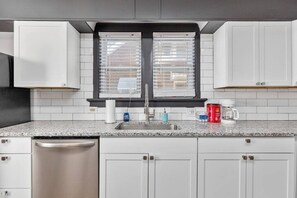 Fridge, microwave, oven, stovetop - The Lewis & Clark Hangout (Saint Charles)