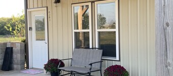 Super cute studio apartment south of Tulsa! Newly renovated and ready to go!