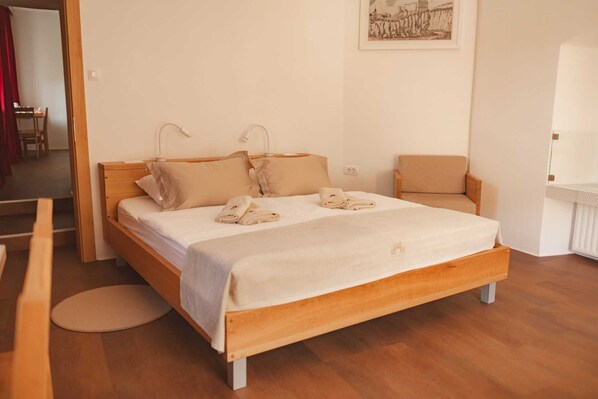2 bedrooms, desk, free WiFi, bed sheets