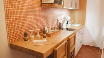 Fridge, microwave, coffee/tea maker, toaster