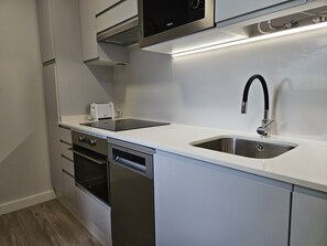 Fridge, microwave, oven, stovetop - 1B105 Bonito apartamento en zona exclusiva (Gijón)
