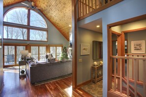 Smart TV, fireplace, ping pong, books - 4000sf Mtn Resort@BlowingRock·HotTub·FirePit·Pool·Pickle·EV·3.5Beds/4.5Baths (Boone)