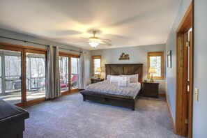 4 bedrooms, desk, iron/ironing board, travel cot