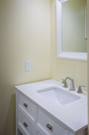 Shower, rainfall showerhead, hair dryer, towels - Elemental Resort (Gwinn)