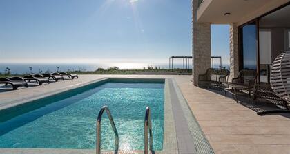 Villa Delta mit Pool