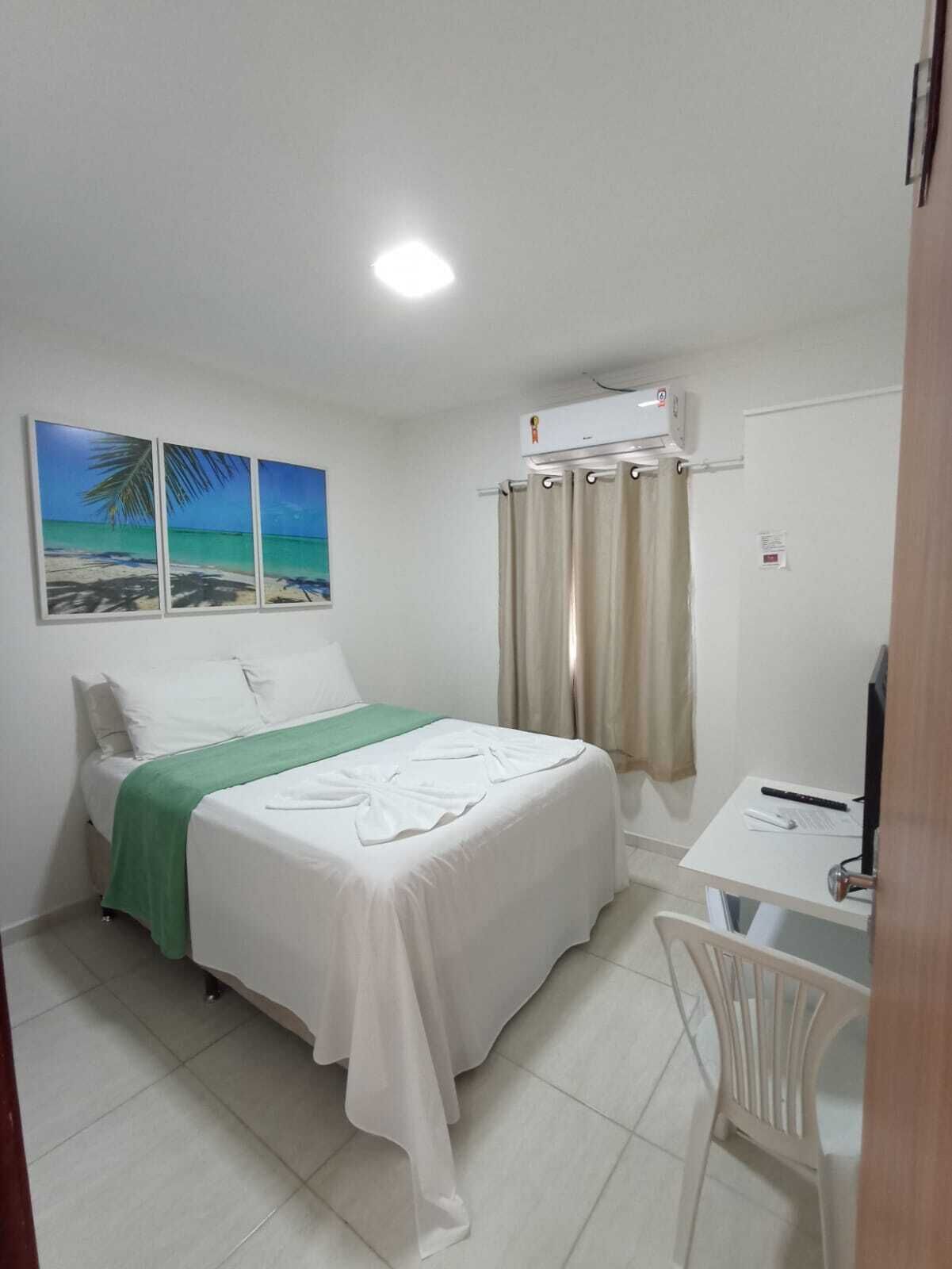 Espacio para trabajar con laptop, wifi gratis y ropa de cama 