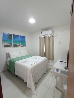 Laptop workspace, free WiFi, bed sheets - Pousada Villa Costeira (Maragogi)