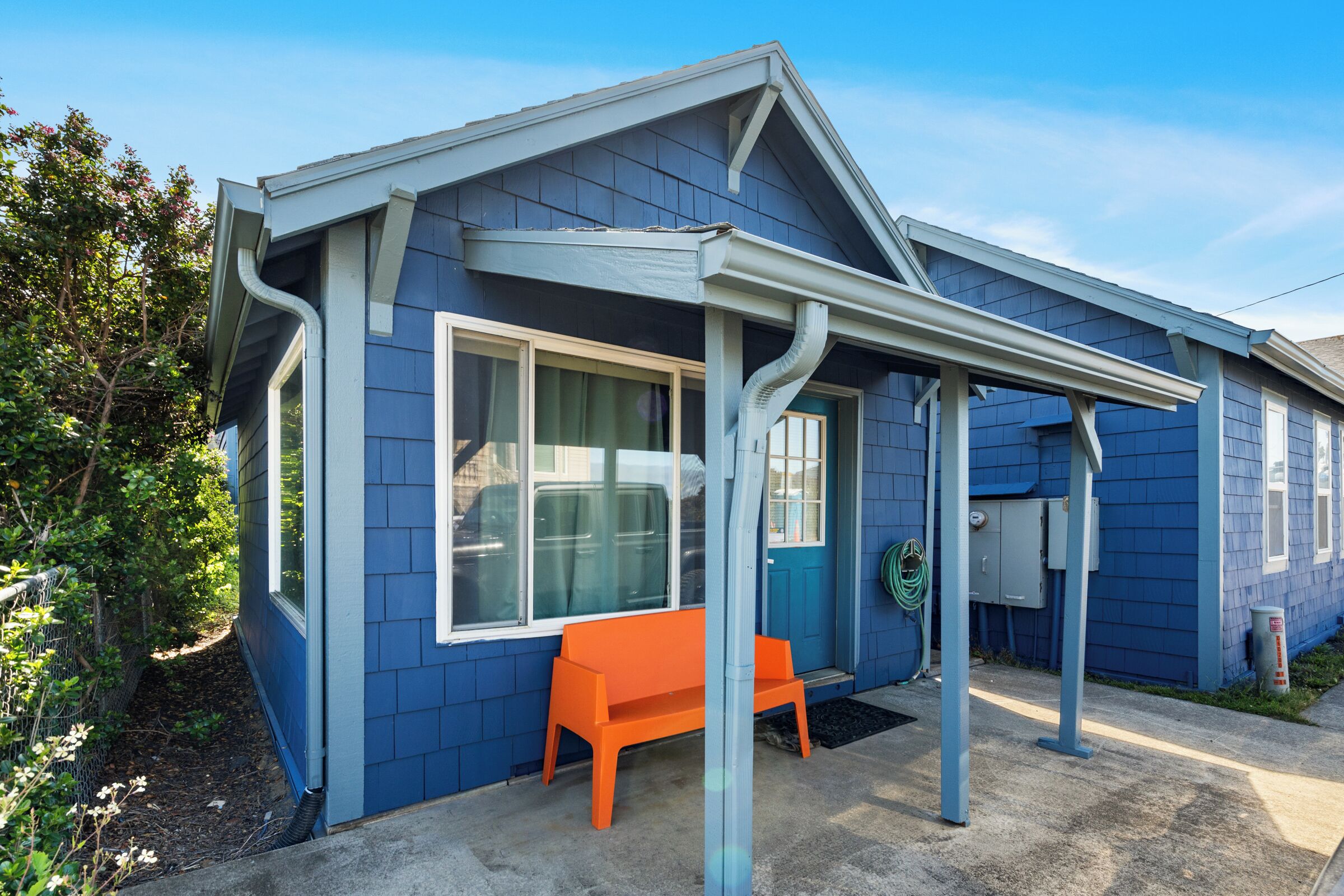 Blue Octopus #5 Personal Beach Cabin. Ocean View.