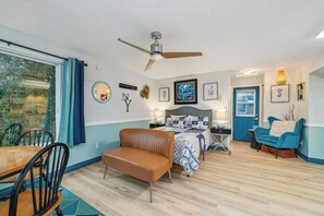 1 bedroom, free WiFi, bed sheets - Blue Octopus #5 Personal Beach Cabin. Ocean View. (Rockaway Beach)