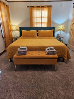 3 Schlafzimmer, Schreibtisch, Bügeleisen/Bügelbrett, Reisekinderbett