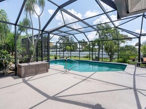 A heated pool - SurgeInTime - Englewood Isles (Englewood)