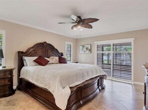 3 slaapkamers, een strijkplank/strijkijzer, gratis wifi, beddengoed