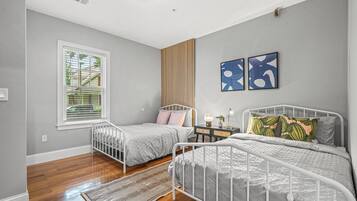 3 bedrooms, in-room safe, desk, iron/ironing board