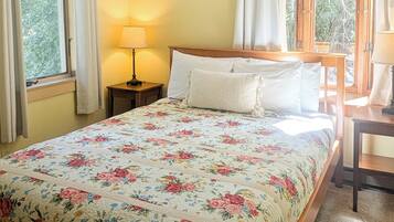 3 bedrooms, iron/ironing board, free cots/infant beds, free WiFi