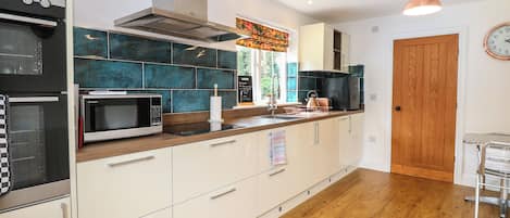 Cookware/dishes/utensils