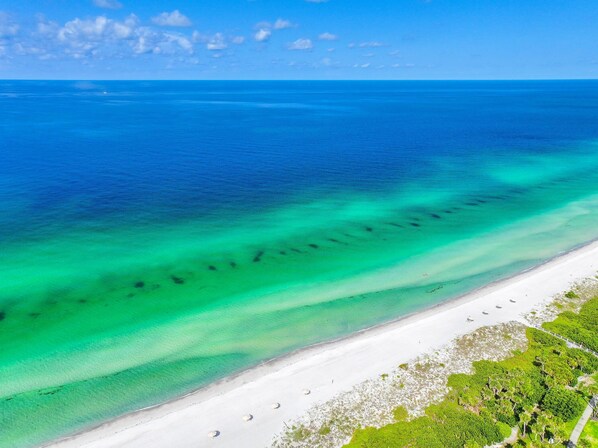 On the beach - Full Beach View 2 Bedroom Condo (Longboat Key)