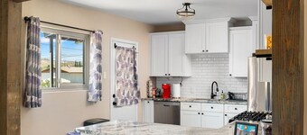 Cozy and charming centrally located in the historic Kern/Rim neighborhoods. 