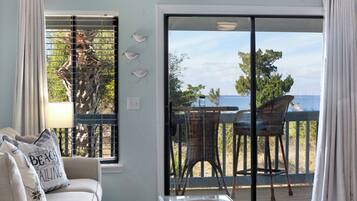 Condo, 1 Queen Bed with Sofa bed (Sun N Fun) | Living area