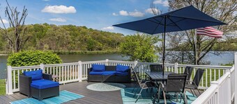 Lake Front Oasis: 3 bedroom + 2 bathroom cottage with fishing dock on Lake Logan
