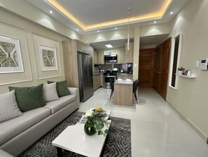 Una Smart TV, un reproductor estéreo