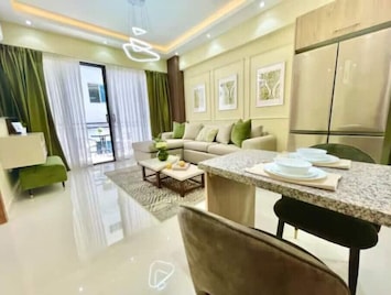 Image of Elegant & Luxurious 5th Floor 1 Bedroom Apartment
