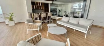 Luxurious & Elegant 6th Floor 1 Bedroom Apartment
