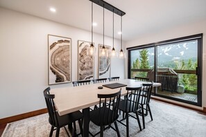 Dining - Mountain views | Free parking | BBQ | AC (Whistler)