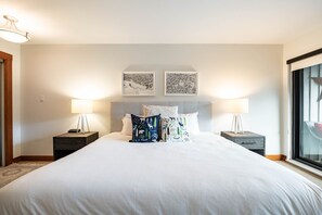 5 bedrooms, iron/ironing board, free WiFi, bed sheets - Mountain views | Free parking | BBQ | AC (Whistler)